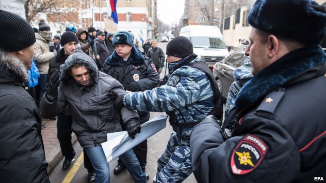 Eggs, stones thrown at Turkish Embassy in Moscow before police intervene